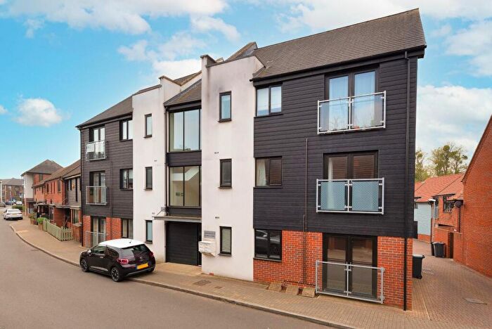 2 Bedroom Apartment For Sale In Hawley Drive, Leybourne, West Malling, ME19