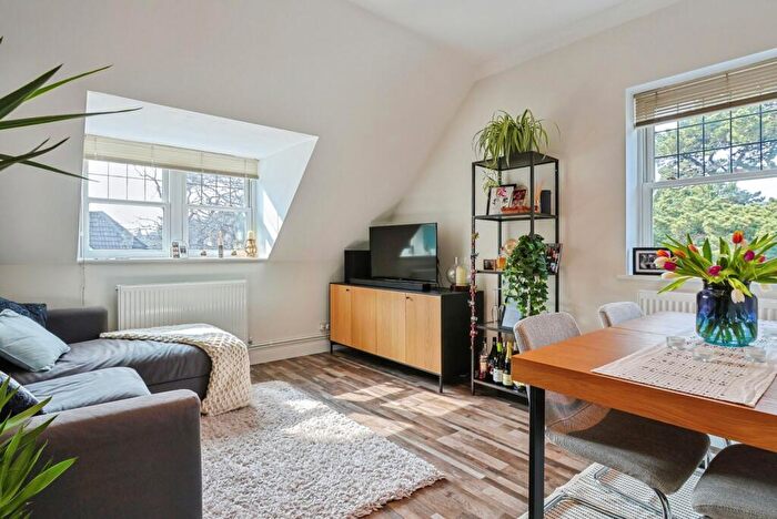 1 Bedroom Flat For Sale In Charminster Road, Charminster, Bournemouth, Dorset, BH8