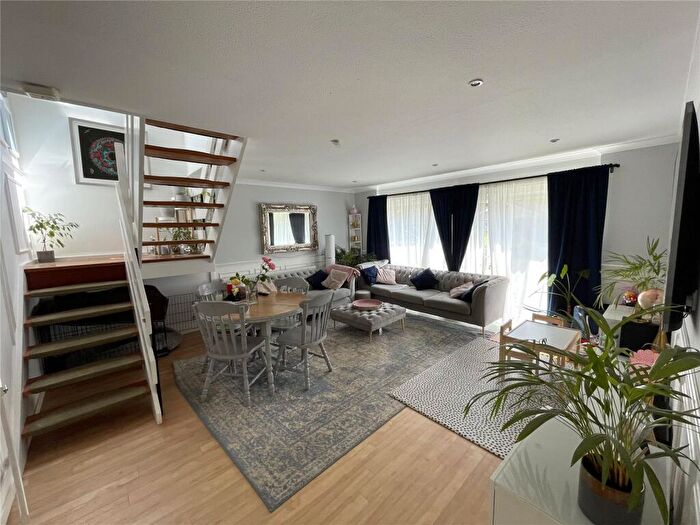 4 Bedroom Detached House For Sale In Old Cross Tree Way, Ash Green, GU12