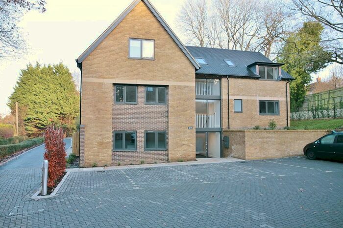 2 Bedroom Flat To Rent In Pine Rise, Oxford, OX2