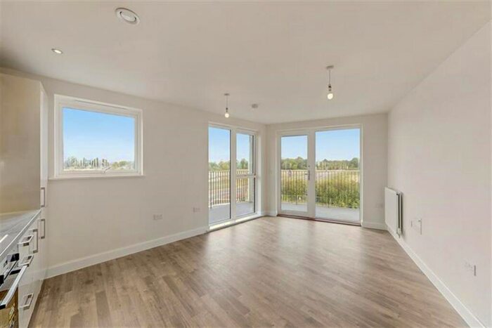 2 Bedroom Flat To Rent In Bedroom Property In Genome Close, Franklin Gardens, CB3