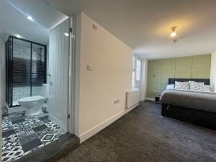 1 Bedroom Flat To Rent In Room Waverley Avenue, Beeston, Nottingham, NG9