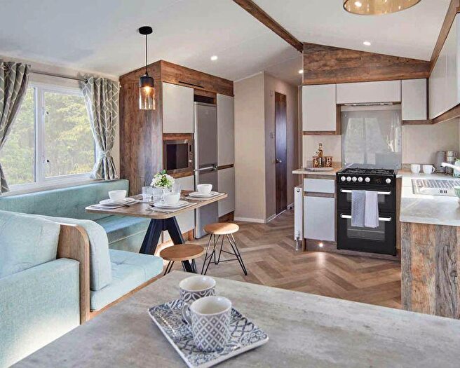 2 Bedroom Park Home For Sale In A Leafy Ownership Park In The Spectacular New Forest And Just A Stone’s Throw From The Sea, SO41