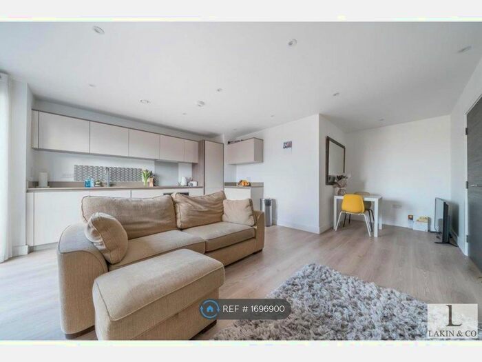 2 Bedroom Flat To Rent In London Road, Sevenoaks, TN13