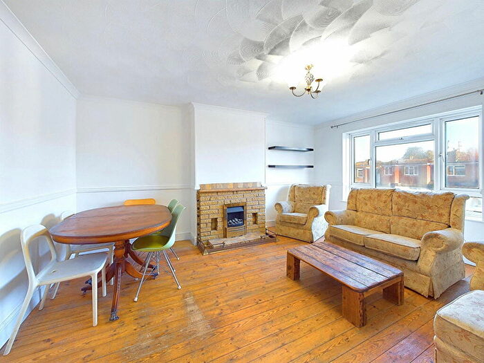 2 Bedroom Flat For Sale In Kingston Close, Hove, BN3