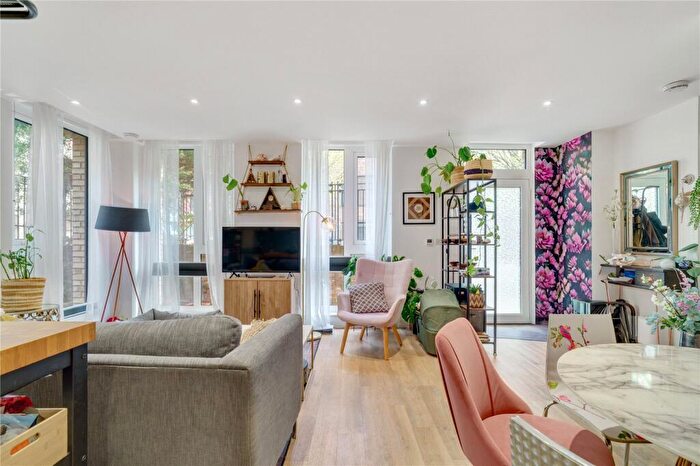 2 Bedroom Apartment For Sale In Hyde Lane, SW11