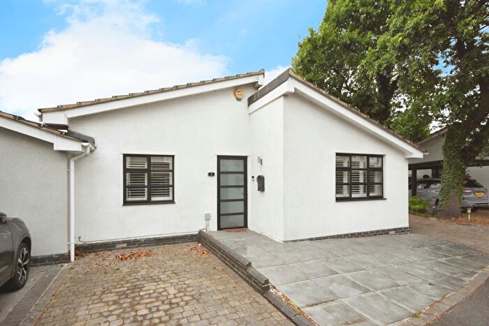 2 Bedroom Semi-Detached Bungalow For Sale In Camellia Close, West Horndon, Brentwood, CM13