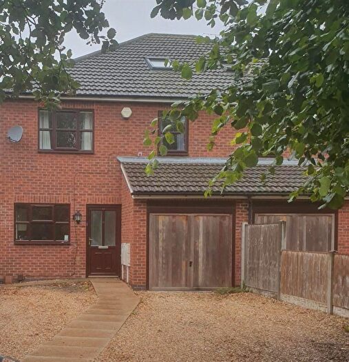 5 Bedroom Semi-Detached House To Rent In Cowpasture LaneSutton In AshfieldNottinghamshire, NG17