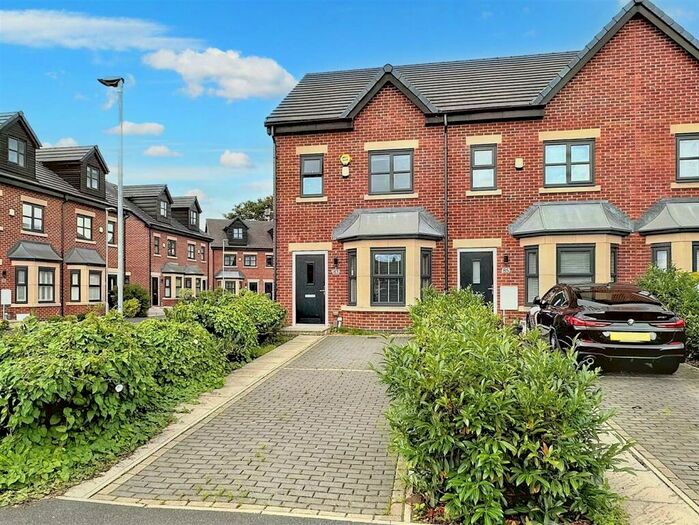 4 Bedroom Town House To Rent In Gratrix Lane, Sale, M33
