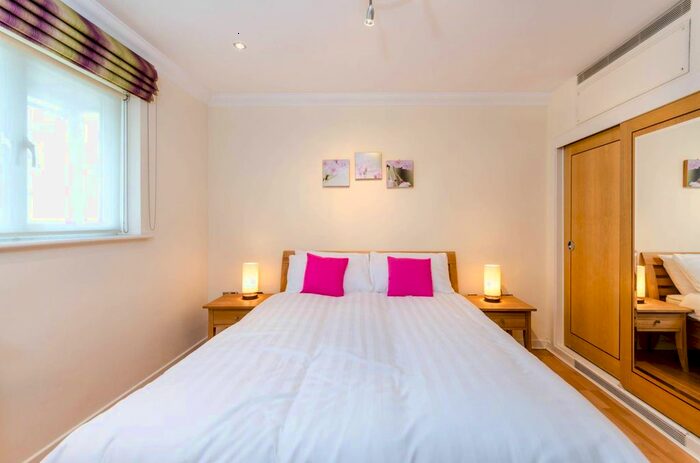 2 Bedroom Flat To Rent In High Street, Kew Bridge, Brentford, TW8