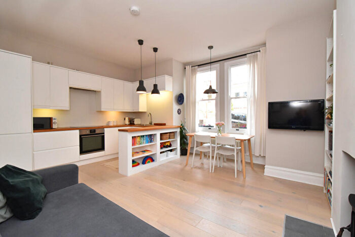 2 Bedroom Flat To Rent In Benson Road, London, SE23