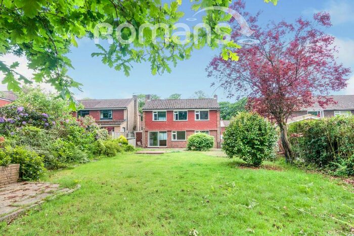 3 Bedroom Detached House To Rent In Pierrefondes Avenue, GU14