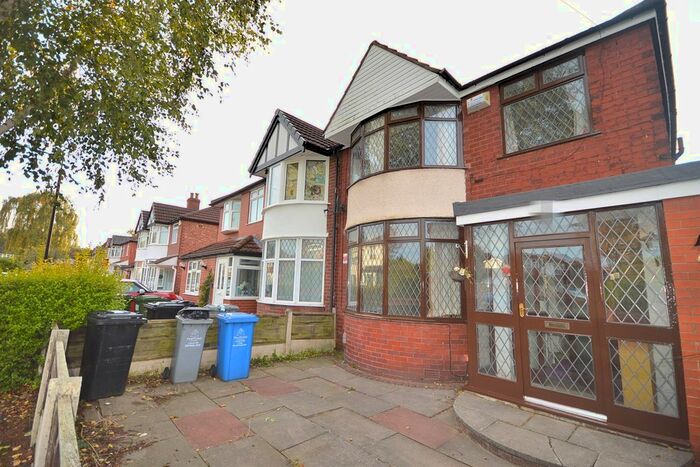 4 Bedroom Semi-Detached House To Rent In Central Avenue, Sale, M33