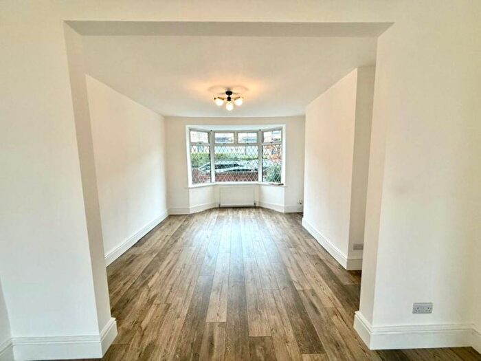 3 Bedroom Semi-Detached House To Rent In Upper Sheffield Road, Barnsley, S70