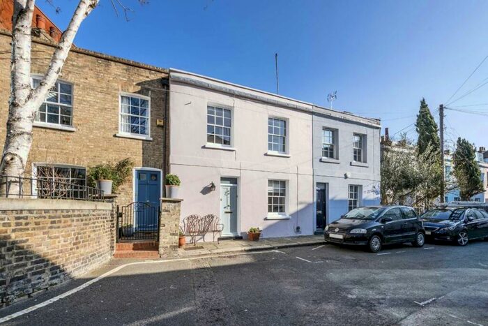 2 Bedroom House To Rent In Fortess Grove, Kentish Town, NW5