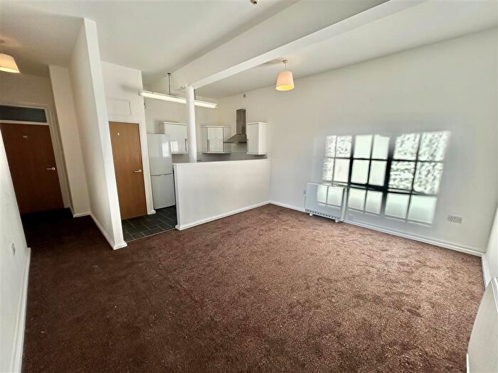 2 Bedroom Flat To Rent In Short Hill, Nottingham, NG1