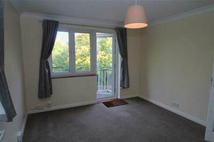 2 Bedroom Flat To Rent In Godstone Mount, Purley CR8