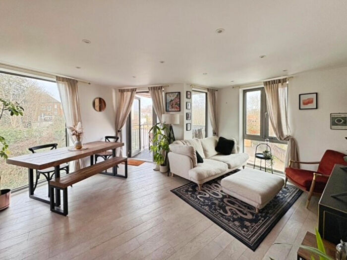 2 Bedroom Flat For Sale In Anerley Road, London, SE20