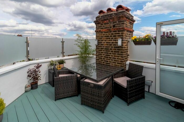 2 Bedroom Flat To Rent In Cavendish Road, London, SW12