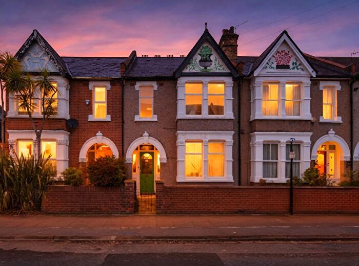 3 Bedroom Property For Sale In Drayton Bridge Road, Ealing, W7