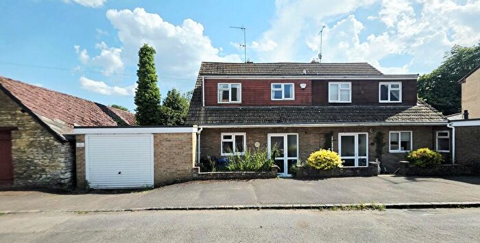 3 Bedroom Semi-Detached House For Sale In Bridge Street, Brackley, NN13