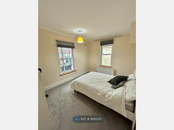 4 Bedroom End Of Terrace House To Rent In Southmead Road, Westbury-On-Trym, Bristol, BS10