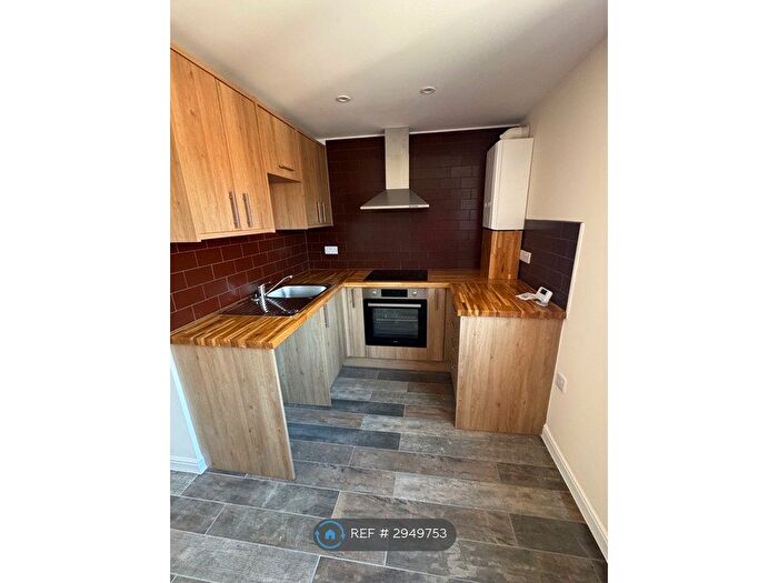 1 Bedroom Flat To Rent In Victoria Road, Ferndown, BH22