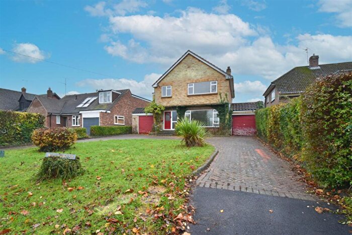 4 Bedroom Detached House For Sale In Brook Lane, Doddinghurst, CM15