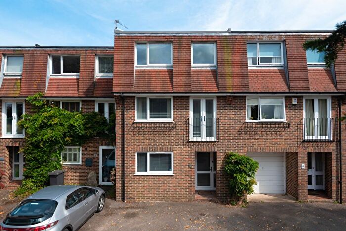 3 Bedroom Town House For Sale In Yew Tree Court, Littlebourne, CT3