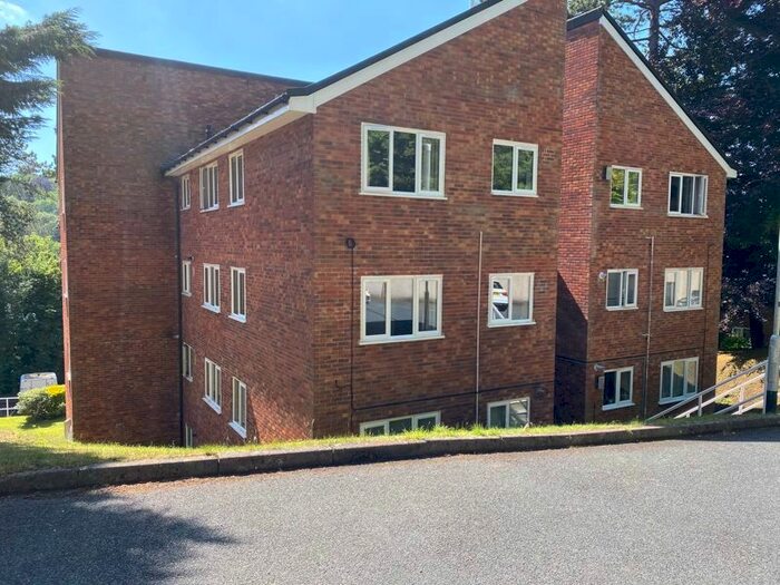 1 Bedroom Flat To Rent In Court Bushes Road, Whyteleafe, CR3