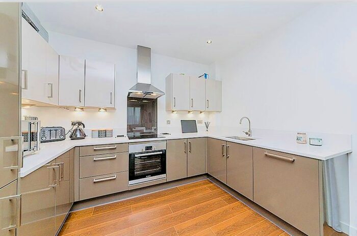 2 Bedroom Flat To Rent In Lock Side Way, Royal Albert Wharf, E16