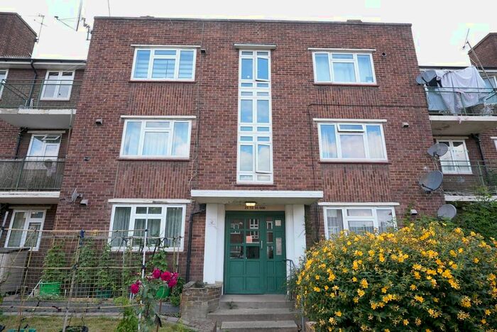 3 Bedroom Flat To Rent In Trafalgar Avenue, London, N17