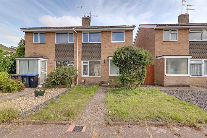 3 Bedroom Semi-Detached House For Sale In Chilgrove Close, Goring-By-Sea, Worthing, BN12