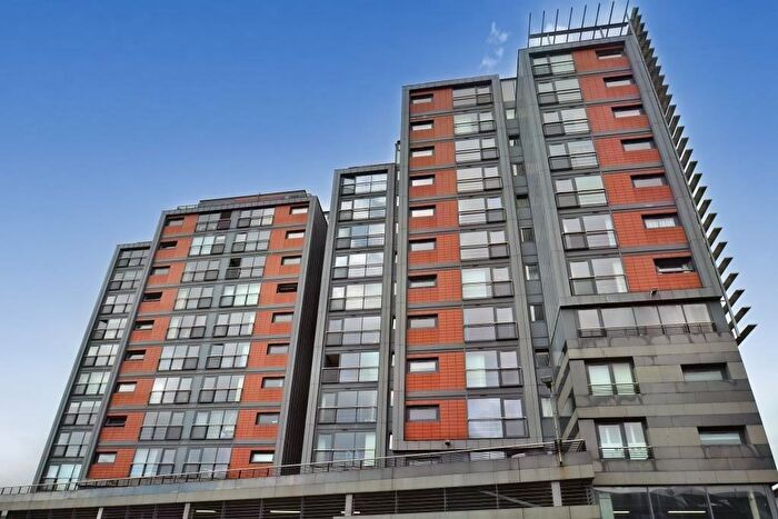 2 Bedroom Flat To Rent In Lancefield Quay, Glasgow, G3