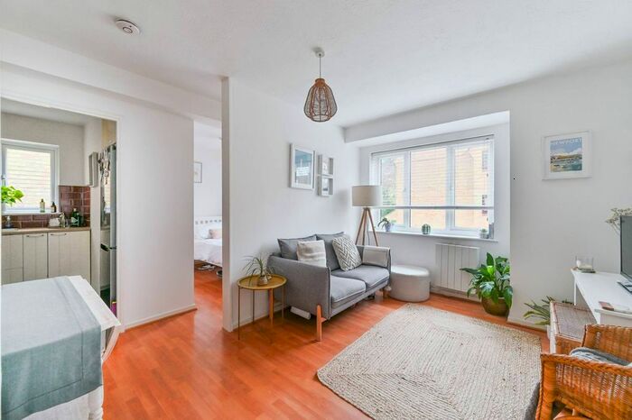 1 Bedroom Flat For Sale In Ludford Close, Croydon, CR0