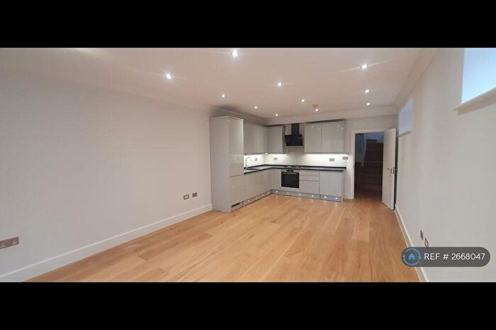 3 Bedroom Flat To Rent In Chatsworth Road, London, NW2