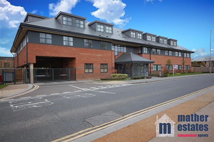 1 Bedroom Apartment To Rent In Parkgate House, Great North Road, AL9