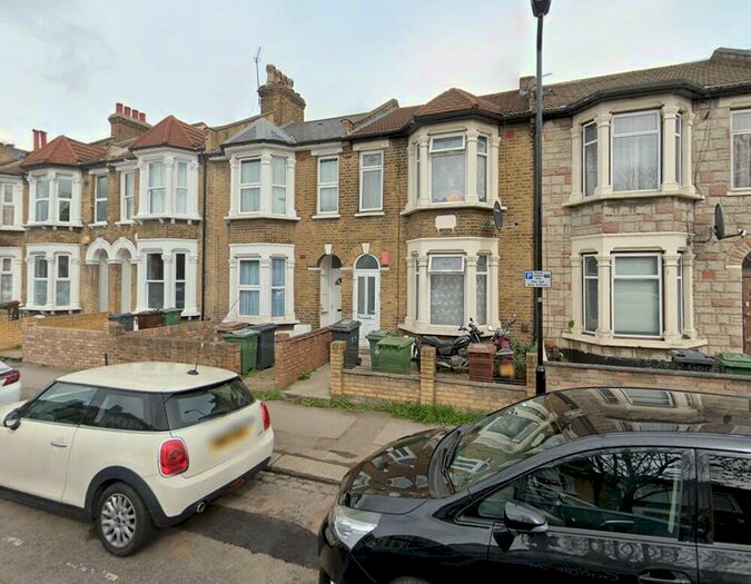 3 Bedroom House To Rent In Manor Road, Leyton, E10