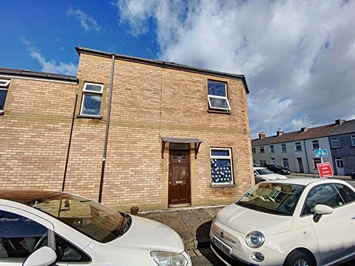 6 Bedroom End Of Terrace House To Rent In Cathays Terrace, Cardiff, CF24