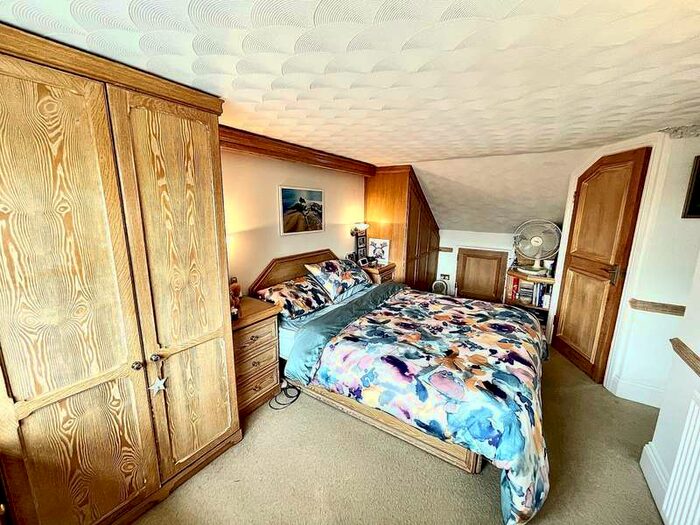 4 Bedroom Semi Detached House For Sale In Lowlands Road, Pontnewydd