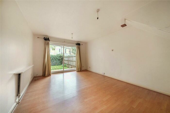 2 Bedroom End Of Terrace House To Rent In Underhill Road, East Dulwich, London, SE22