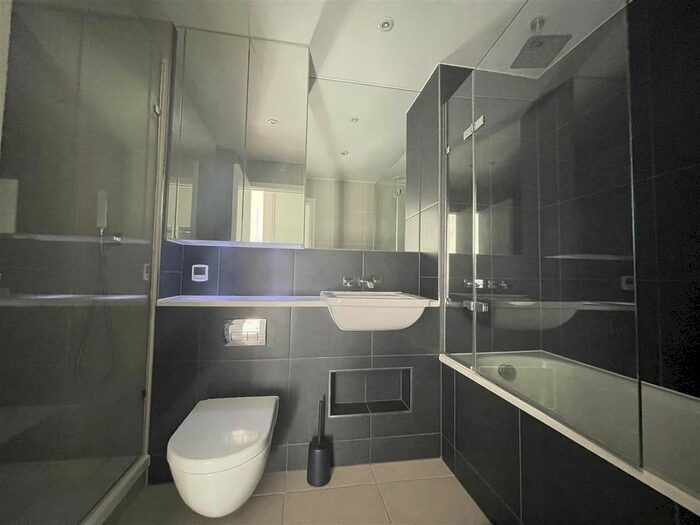 2 Bedroom Flat To Rent In Saffron Central Square, Croydon, CR0