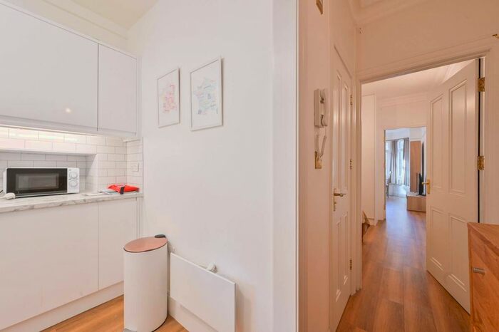 1 Bedroom Flat To Rent In Kingsway Mansions, Bloomsbury, London, WC1R