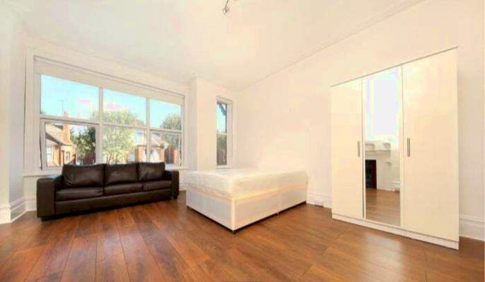 Flat To Rent In Princes Avenue, Kilburn, London NW2