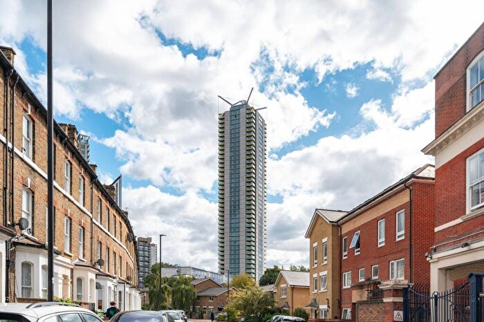 1 Bedroom Flat For Sale In Churchyard Row, Elephant And Castle, London, SE11