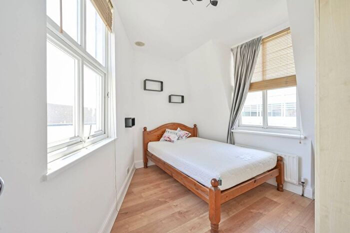 2 Bedroom Flat To Rent In Hartfield Road, Wimbledon, London, SW19