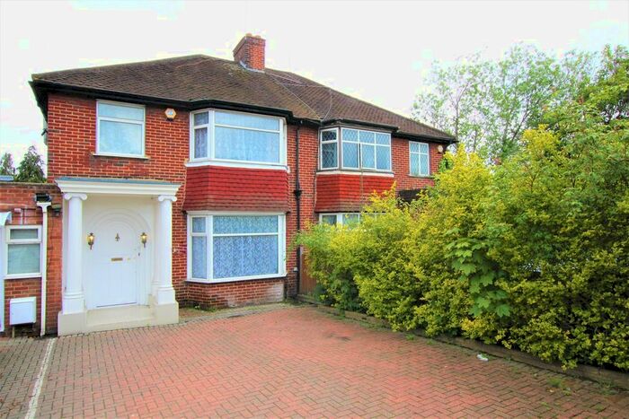4 Bedroom Semi-Detached House To Rent In Hendon Way, Cricklewood, NW2