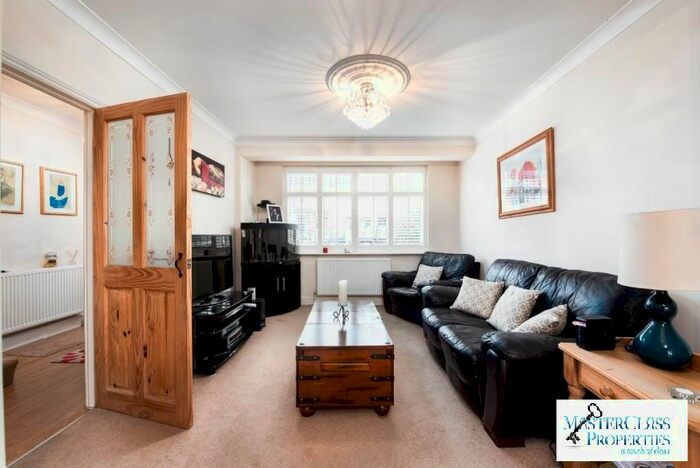 3 Bedroom Terraced House To Rent In The Avenue, Hornchurch, RM12