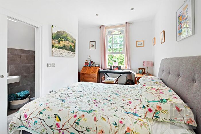 2 Bedroom Flat For Sale In Cavendish Crescent South, The Park, Nottingham, NG7