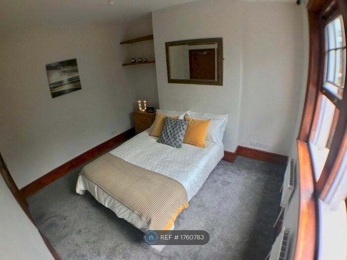 3 Bedroom Flat To Rent In Lyham Road, London, SW2